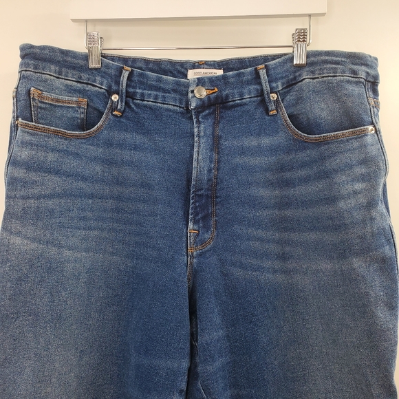 Good American Good Curve High Waisted Medium Wash Blue Jeans - Picture 3 of 8